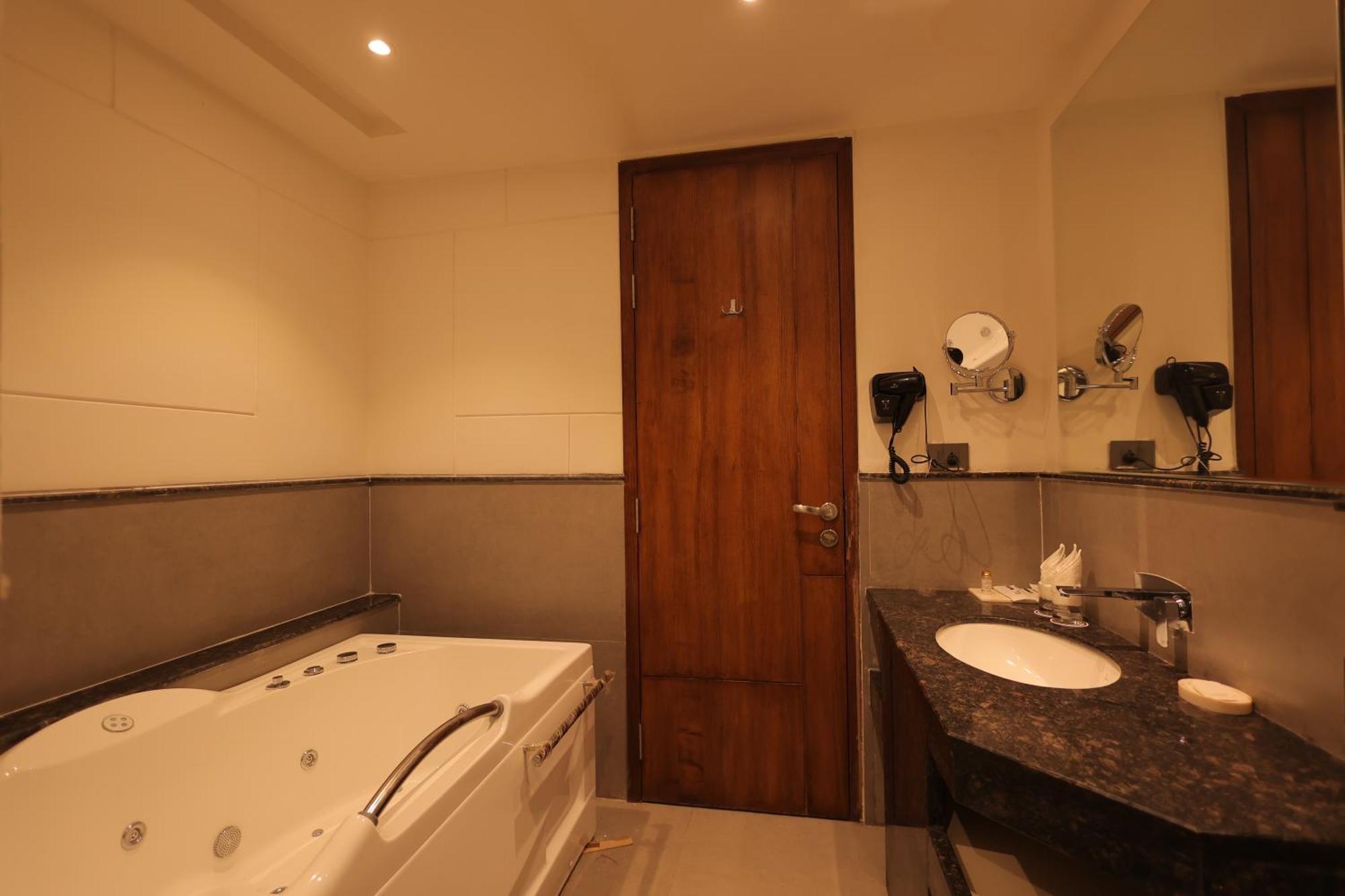 Pride Elite Haridwar Hotel Kültér fotó